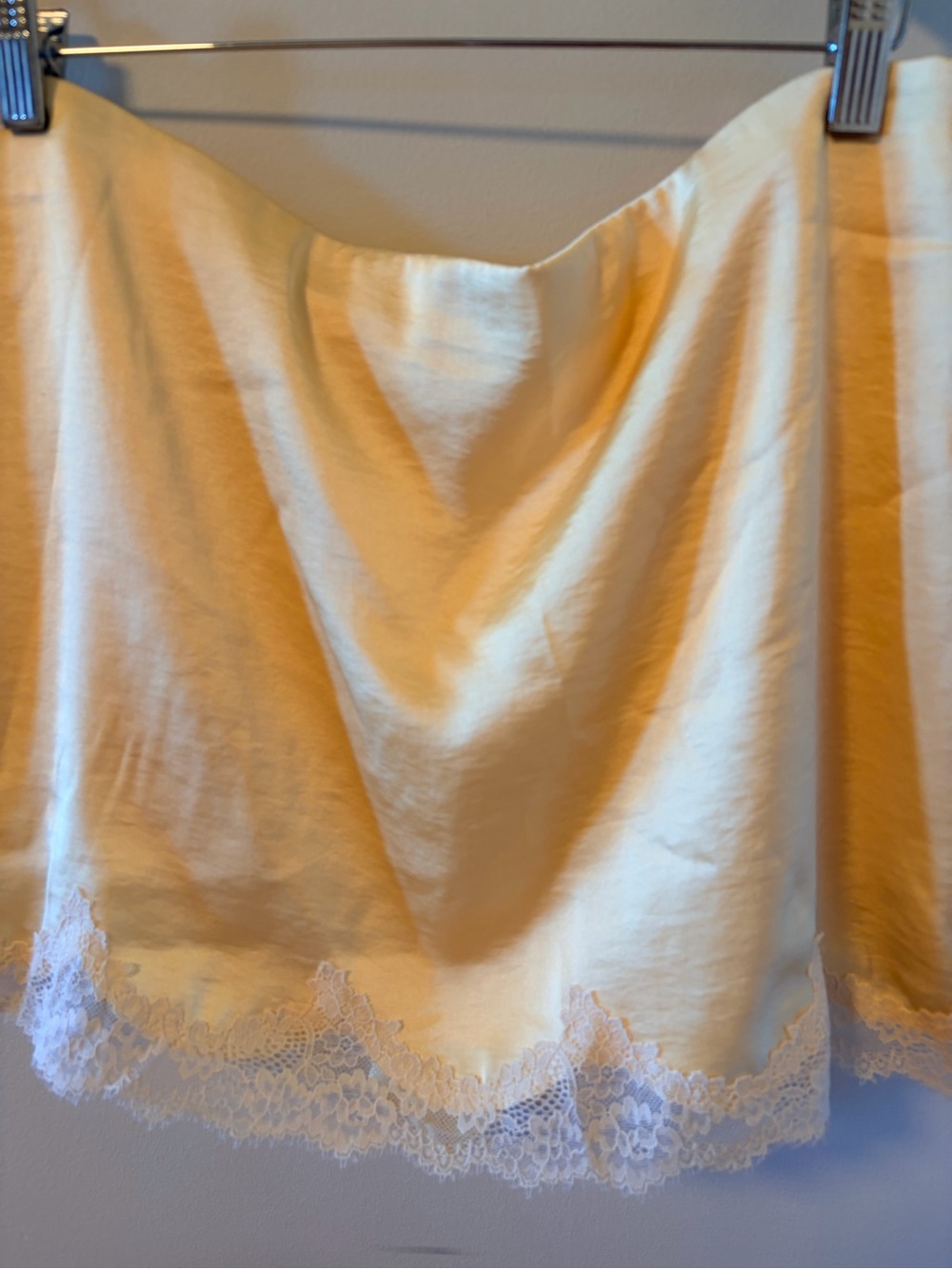 Abercrombie Yellow High Rise Mini Satin & Lace Skort - L - Picture 3 of 8